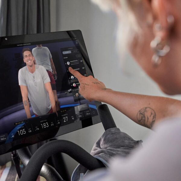 Peloton Heimtrainer Ergometer Indoor Fitnessbike Innovatives Training Tausende Kurse Riesige Community | Original Peloton Bike und Bike+ – Bild 3