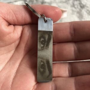 🔑 Individuell gravierter Foto-Schlüsselanhänger mit Auge 👁️ – Ein stylischer Begleiter mit Bedeutung!